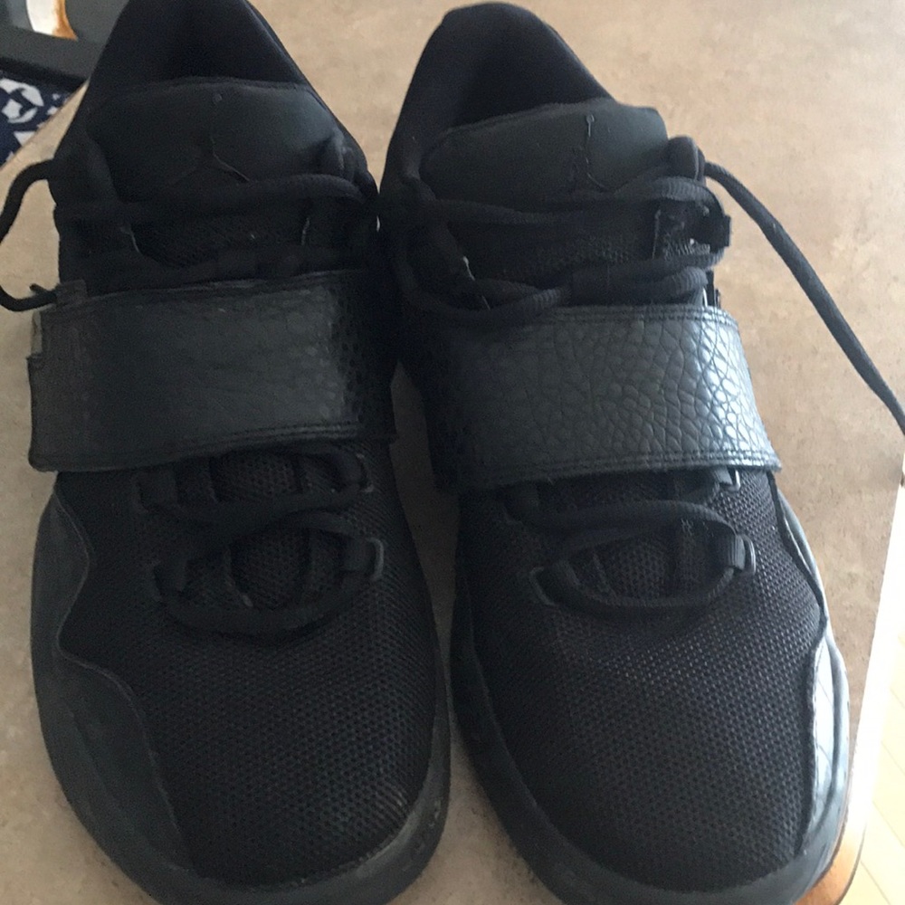 Mens Jordan tennis shoes sz 9.5